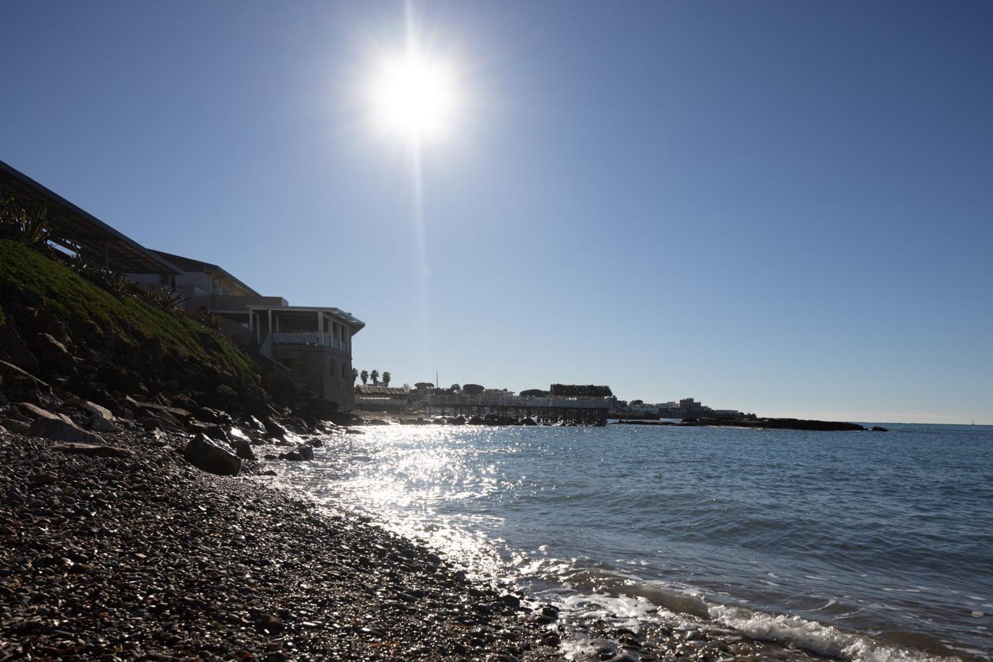 Le Suites Sul Mare Di Esterina 奇维塔韦基亚 外观 照片