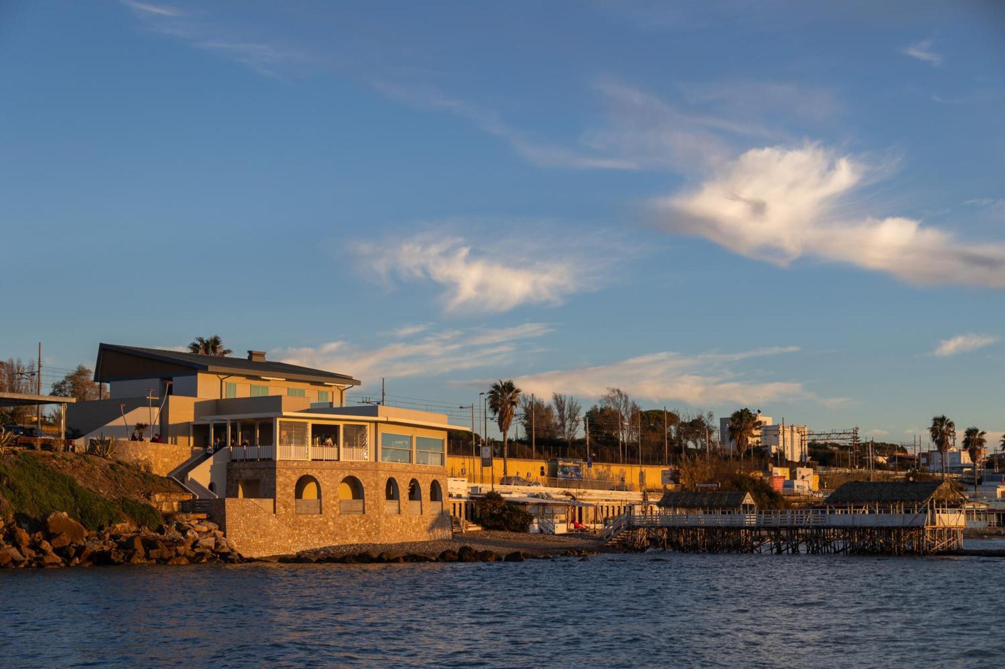 Le Suites Sul Mare Di Esterina 奇维塔韦基亚 外观 照片