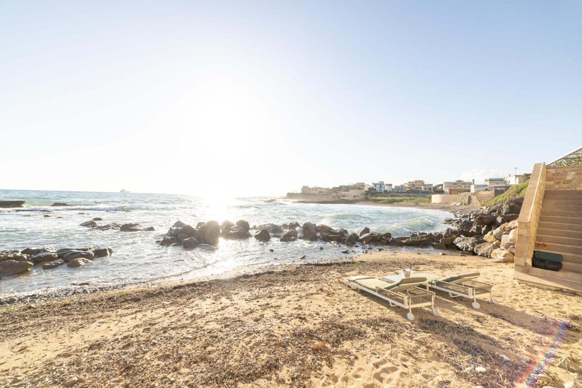Le Suites Sul Mare Di Esterina 奇维塔韦基亚 外观 照片