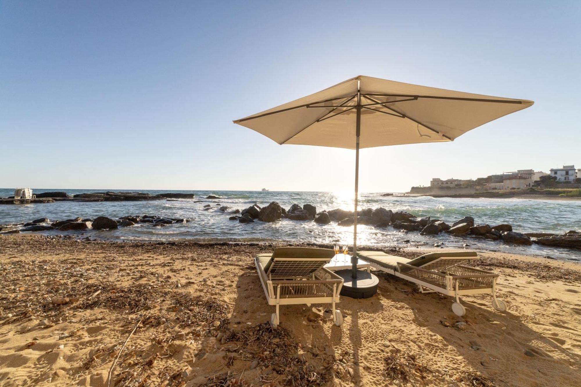 Le Suites Sul Mare Di Esterina 奇维塔韦基亚 外观 照片