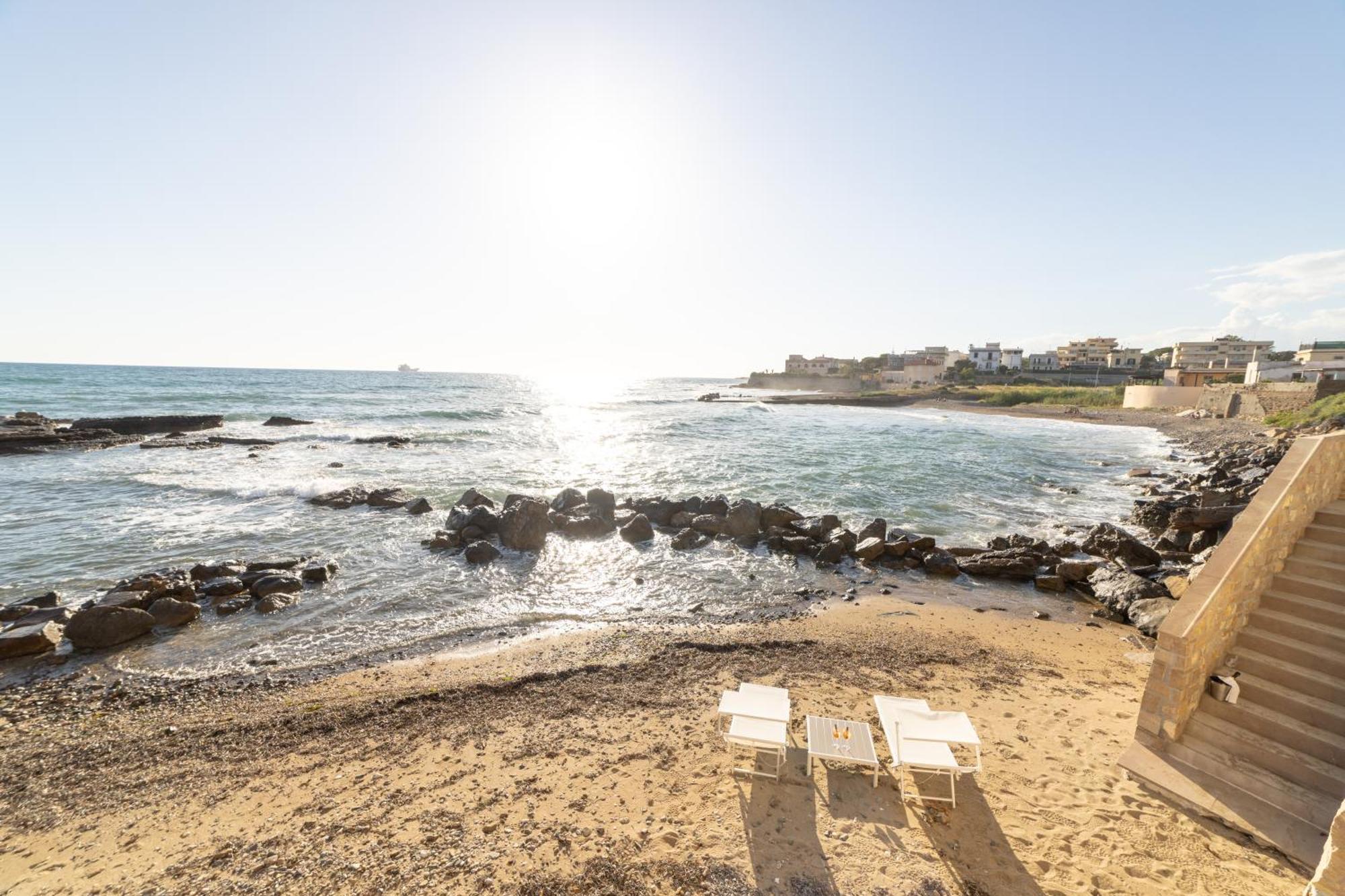 Le Suites Sul Mare Di Esterina 奇维塔韦基亚 外观 照片