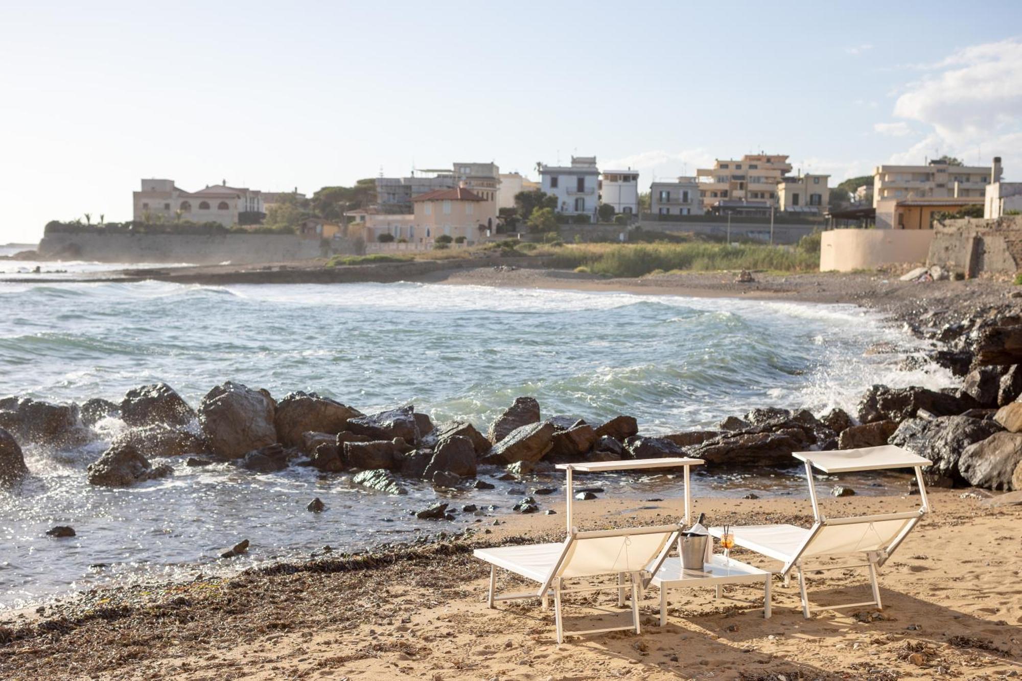 Le Suites Sul Mare Di Esterina 奇维塔韦基亚 外观 照片