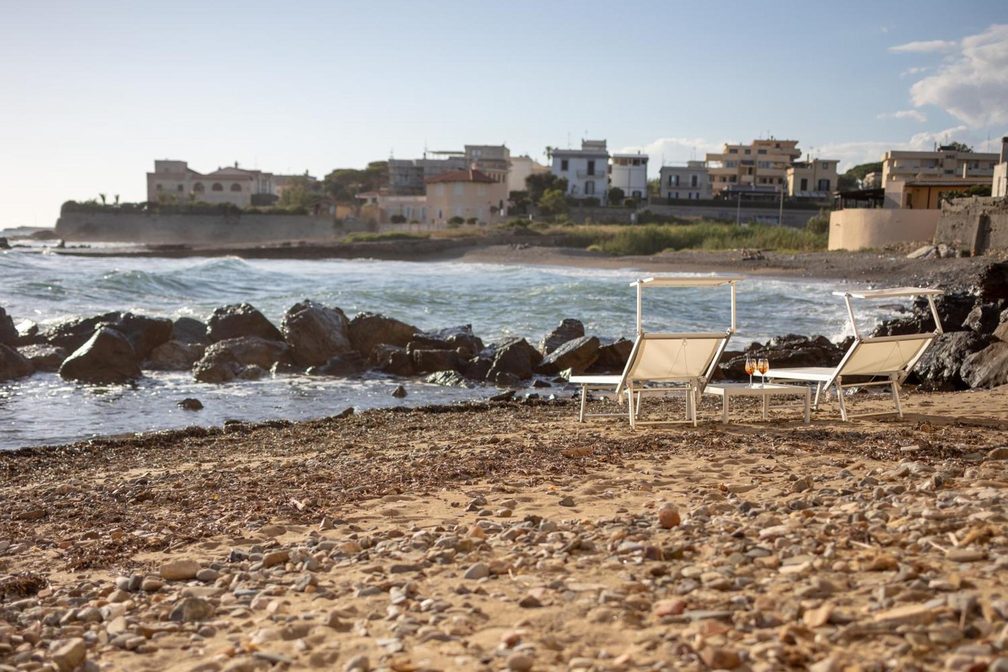Le Suites Sul Mare Di Esterina 奇维塔韦基亚 外观 照片