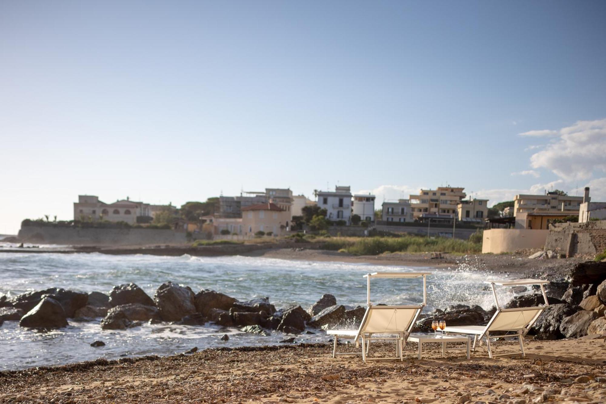 Le Suites Sul Mare Di Esterina 奇维塔韦基亚 外观 照片