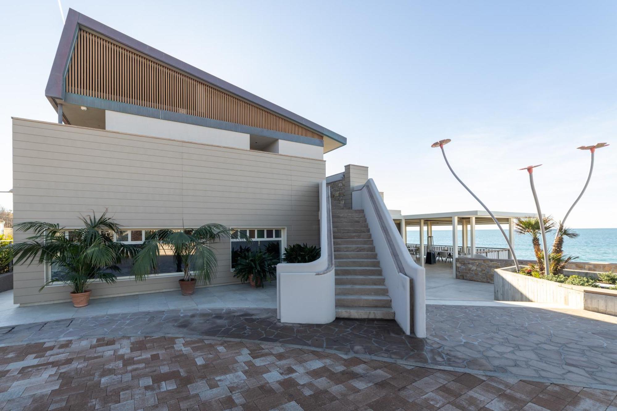 Le Suites Sul Mare Di Esterina 奇维塔韦基亚 外观 照片